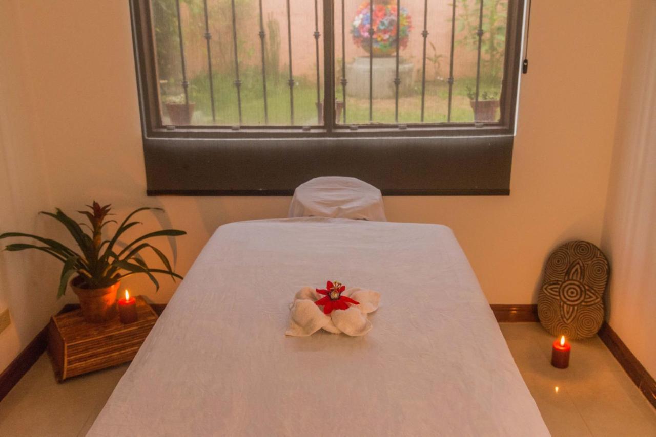 Luna Inn B&B Ciudad Cariari Bagian luar foto